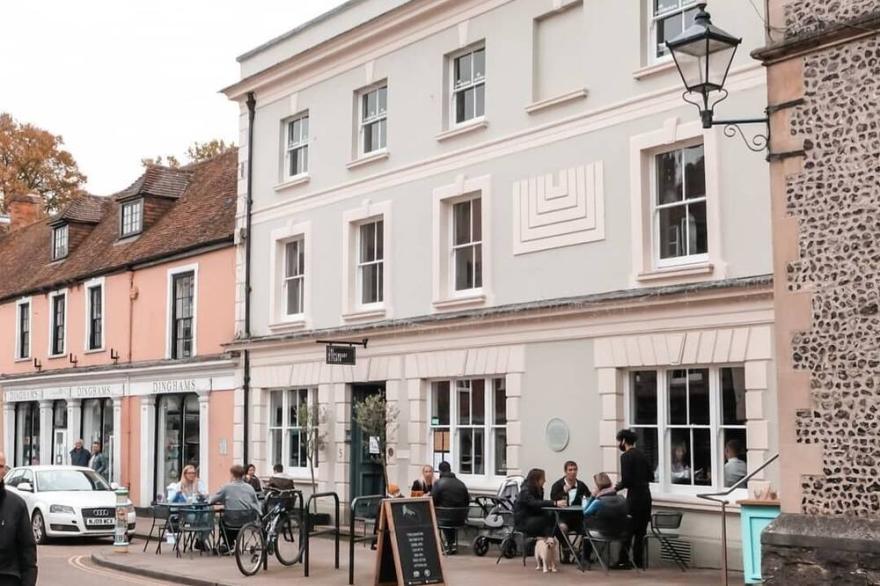 Beautiful Apartment In The Heart Of Dreamy Town Of Winchester