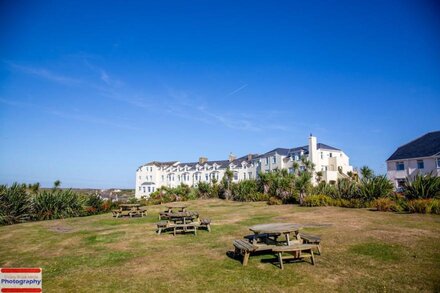 Large, Modern Apartment, Stunning Sea Views.