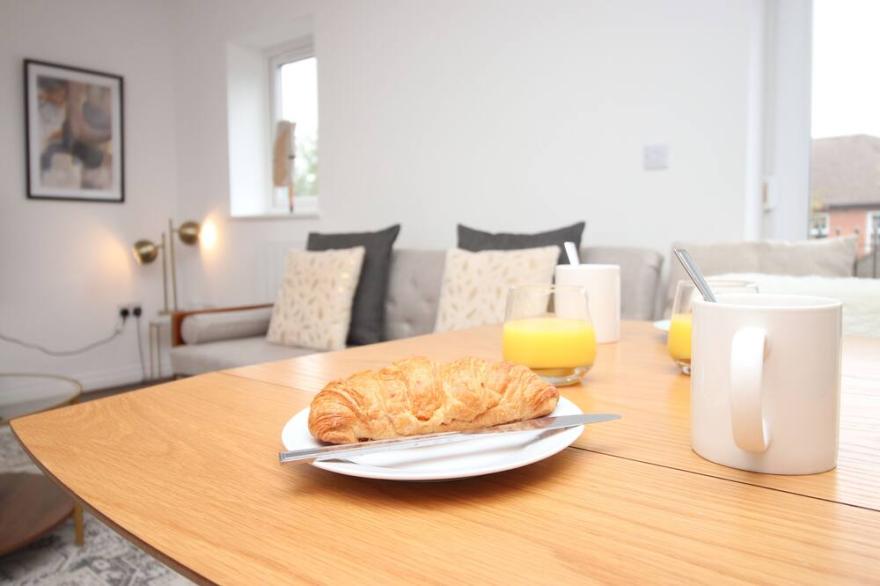 Long Stay Offer - The North - 3 Bed Flat W/Parking