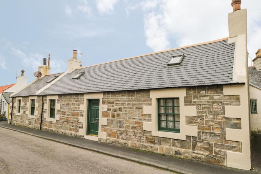 83 SEATOWN, Pet Friendly, Character Holiday Cottage In Cullen