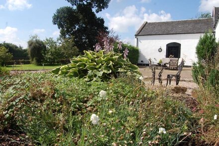 Central Scotland/Luxury spacious self catering pet friendly holiday home.