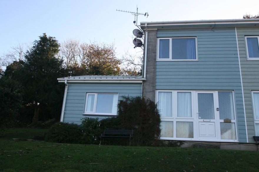 'Seashell' No 40 - Family Friendly Three Bedroom Holiday Home Close to the Beach