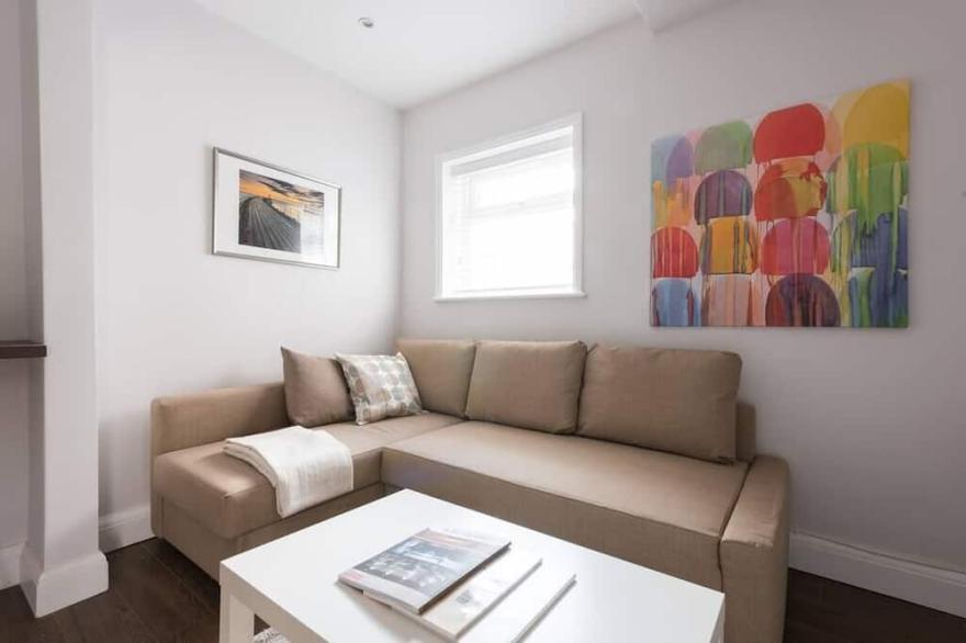 Contemporary Clean Apartment (5mins To Tube)