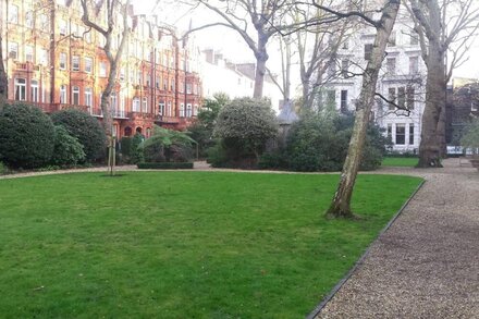 CALM OASIS IN CENTRAL LONDON