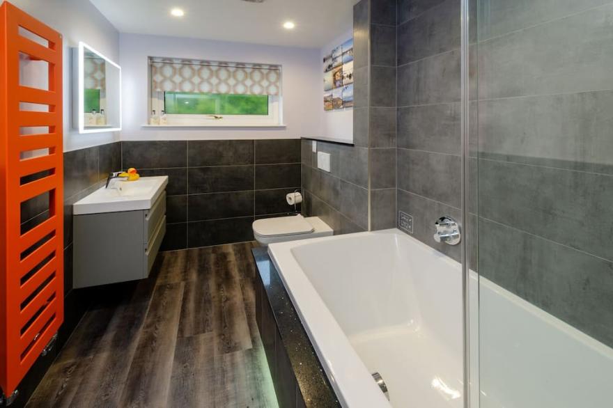 Wansfell - Four Bedroom House, Sleeps 6