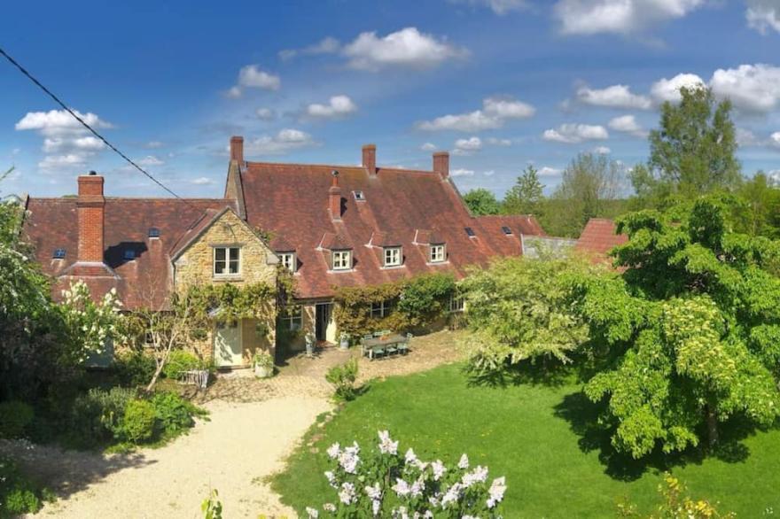 Luxurious 8-bed farmhouse in Somerset countryside