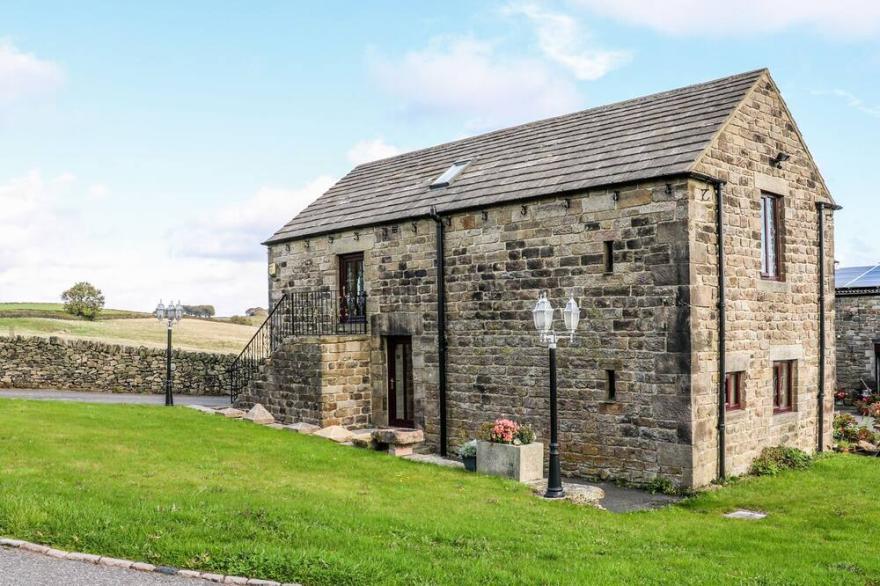 RIBER VIEW BARN, pet friendly in Ashover