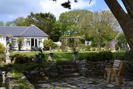 Lovely cottage in tranquil setting close to beaches and Cubert Common