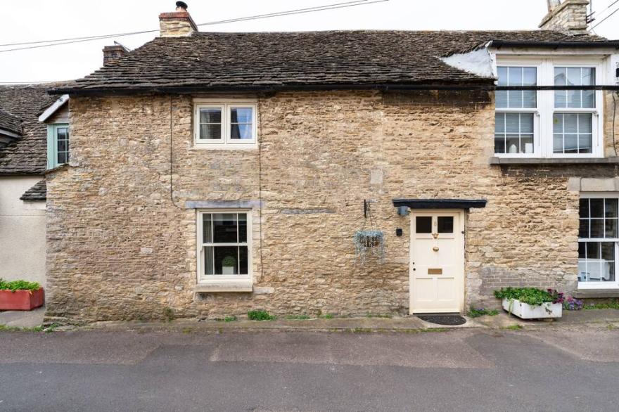 Stylish Dog Friendly Holiday Cottage In The Cotswolds - Lilly Bee Cottage