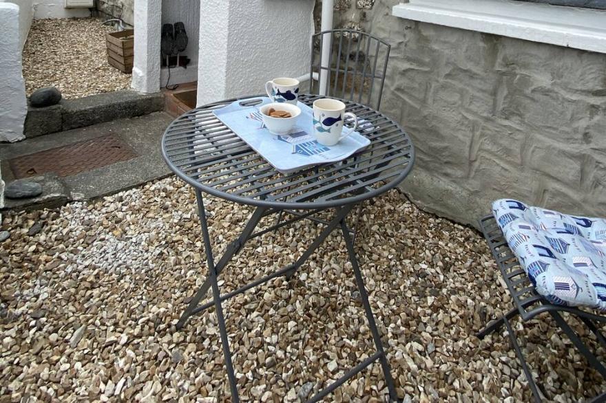 Fisherman’s cottage 100 yards from the sea with log burner and own parking