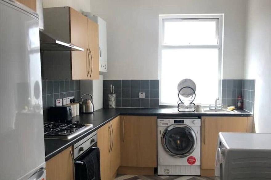 Peaceful Fenton Flat With Parking Available