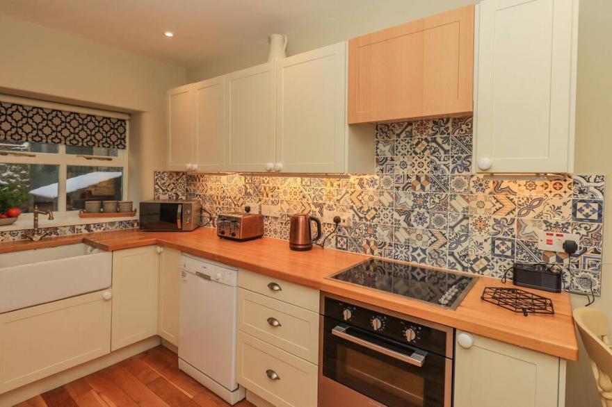 ROSE COTTAGE, pet friendly, with open fire in Appleby-In-Westmorland