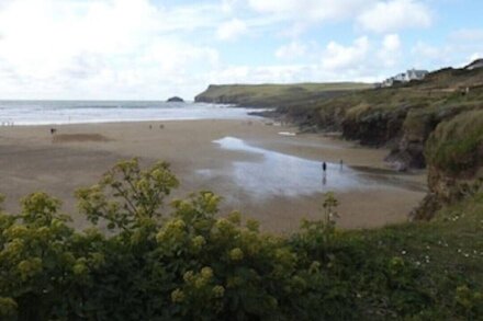 Comfortable stone built, 2 bedroom cottage  close to Rock Polzeath beaches