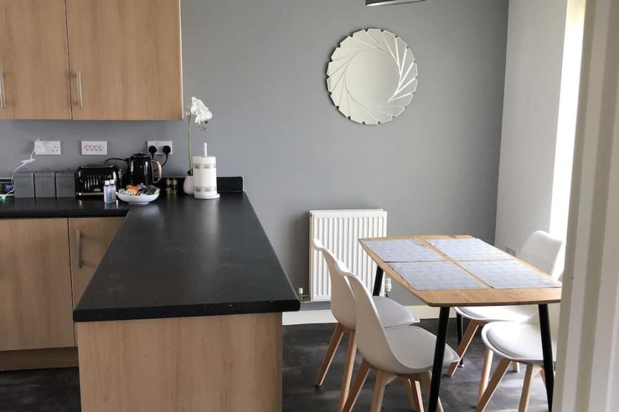 Liberty House - Central Location - Double Parking area - Sleeps 7