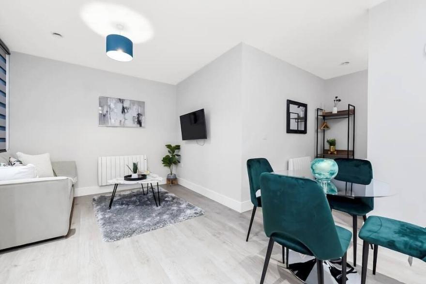 Charming One Bedroom Flat Mins From  LHR