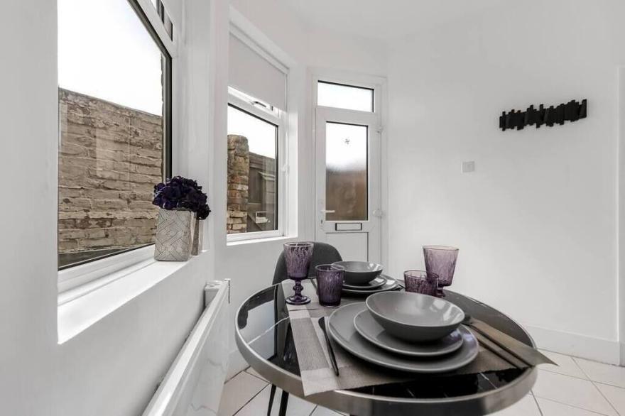 Modish and Cozy Apartment in Convenient Location