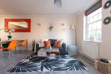 Welcoming and Radiant - One Bedroom Apartment in the heart of South