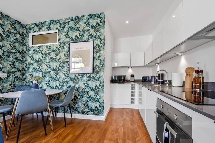 ●︎BRAND NEW●︎ Quirky, Charming Flat Near High Street and Station