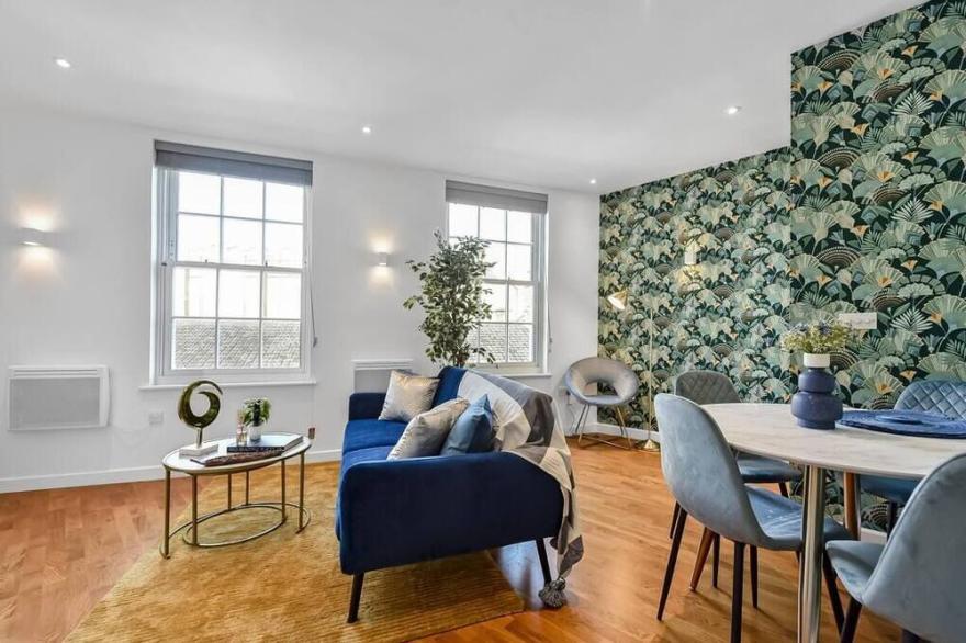 ●︎BRAND NEW●︎ Quirky, Charming Flat Near High Street and Station