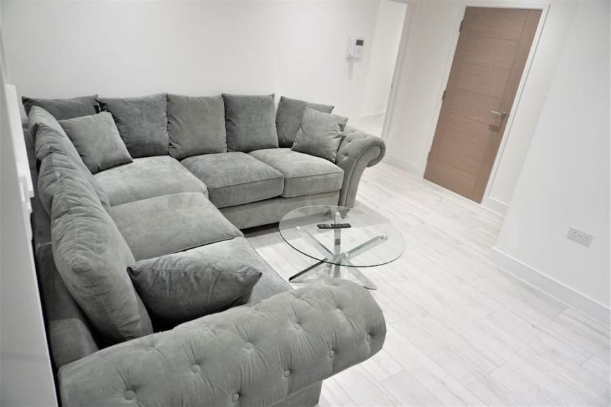 Three Bedroom Luxury Apartment with Garden