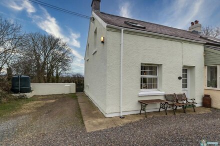 Lambston Cottage provides countryside escape providing the ideal holiday cottage in Pembrokeshire.