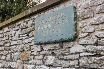 HOLMEFIELD, pet friendly, character holiday cottage in Bakewell