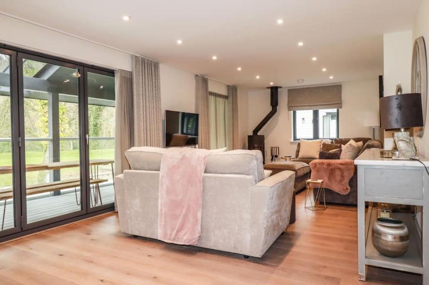 PRIMROSE, pet friendly, luxury holiday cottage in Bodmin
