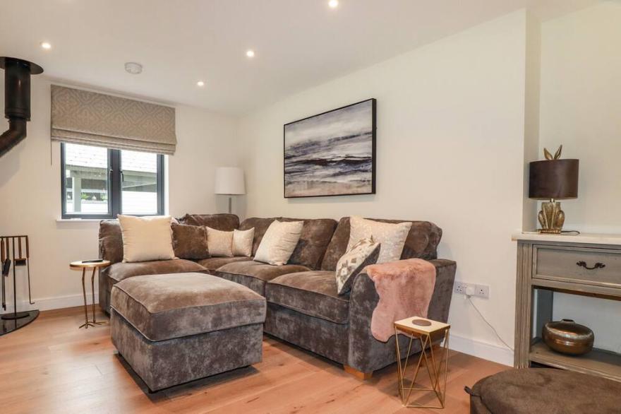 PRIMROSE, pet friendly, luxury holiday cottage in Bodmin