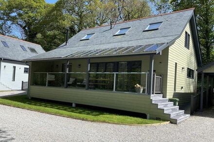 PRIMROSE, pet friendly, luxury holiday cottage in Bodmin