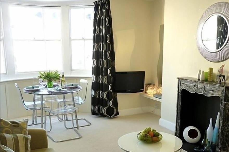 Romantic with Sea View Sleeps 2-4