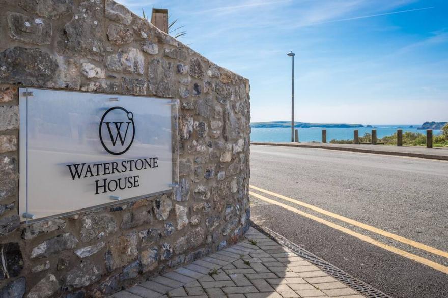 A Luxury Dog-Friendly, Penthouse Suite Situated Within Modern Apartment Complex, South Beach, Tenby