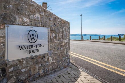 A luxury dog-friendly, Penthouse Suite situated within modern apartment complex, South Beach, Tenby