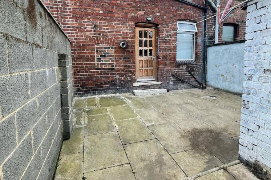 Cheerful 2 bedroom house in this popular area of bradford BD2