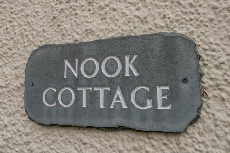 NOOK COTTAGE, pet friendly, character holiday cottage in Keswick