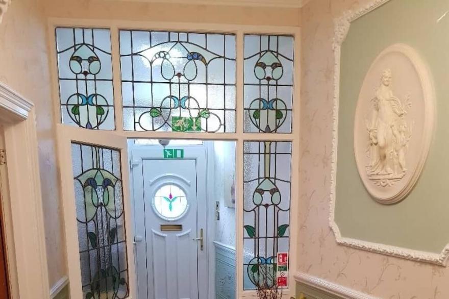 This is an amazing whole house with 5 bedrooms that sleeps 10.
