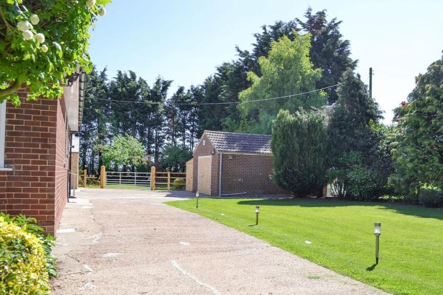 2 Bedroom Accommodation In North Frodingham, Near Driffield