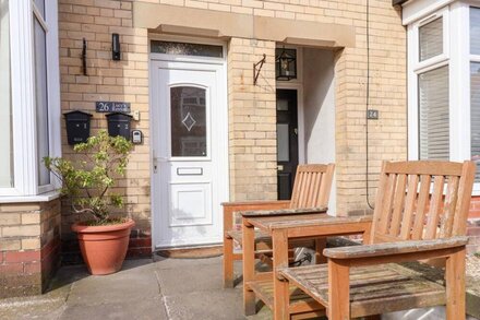 LUCY'S RETREAT, pet friendly, with a garden in Bridlington