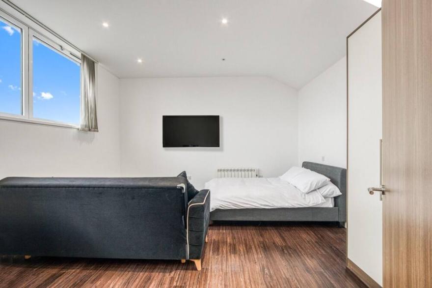 Stylish Studio Near Heathrow