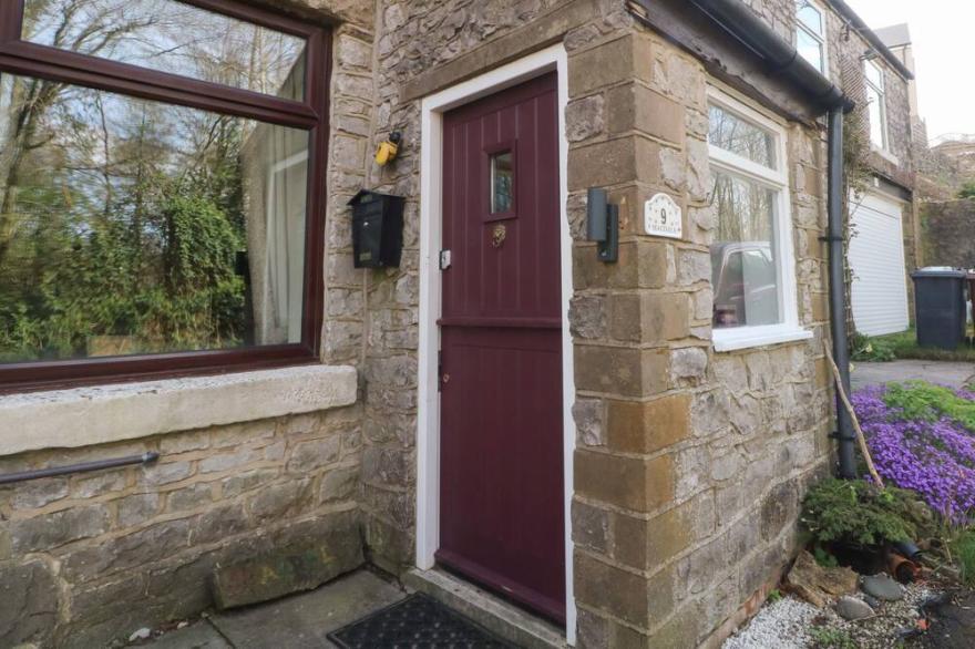 MAGDALA, pet friendly, character holiday cottage in Buxton