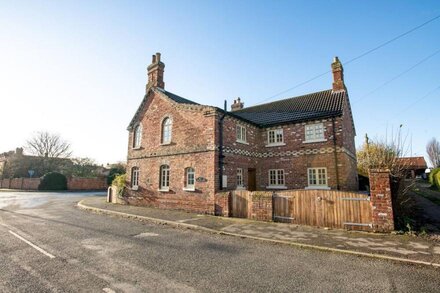 Pass the Keys | Family home in the countryside