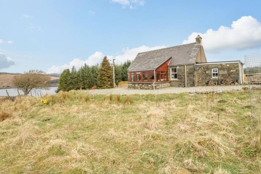 FINCHAIRN COTTAGE, Pet Friendly, With Open Fire In Kilmartin