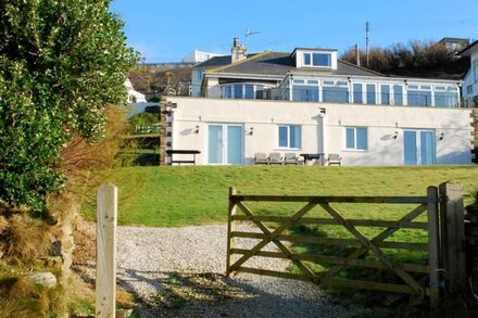 Atlantic View, a sleeps 6 home near the beach at Mawgan Porth