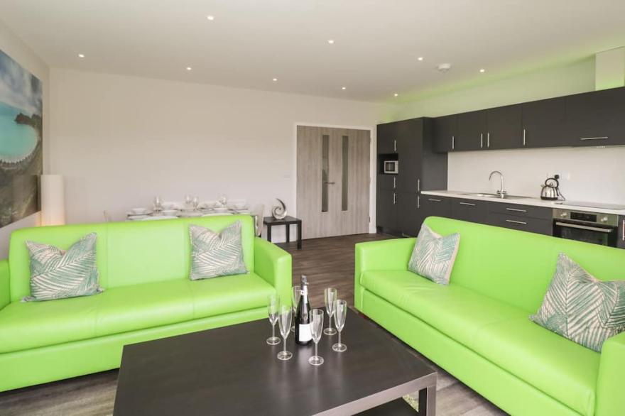 OVERCOMBE MILL, pet friendly, with a garden in Weymouth