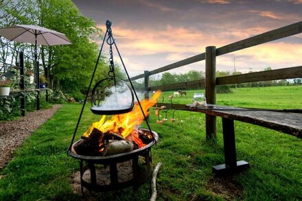 Rural idyllic location. Hop Pickers Hideaway Shepherds Hut