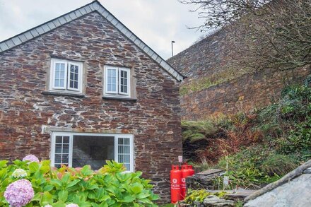 The Shippen, a traditional cottage with attractive views and only a 2 minute walk from the 17th century Cobweb Inn