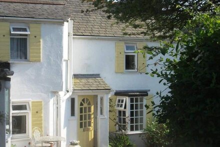 Rose Cottage is a comfortable Cornish cottage close to Tintagel with parking and outside space