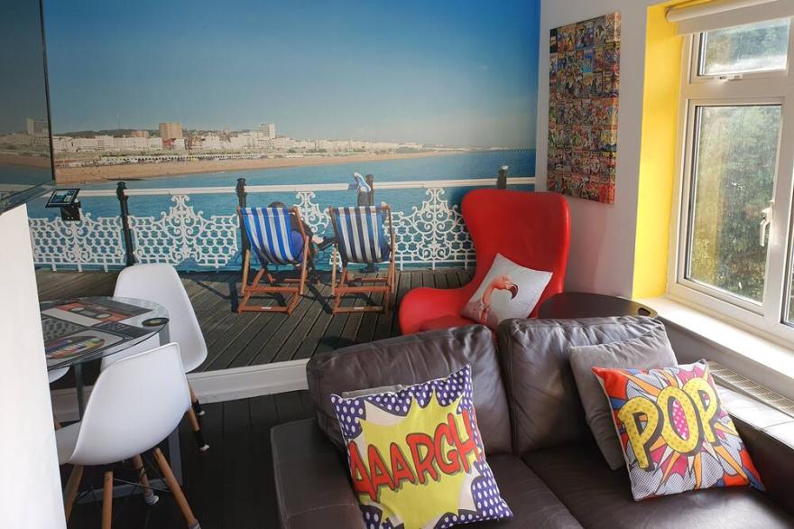 3 bedroom house, stunning views and free parking