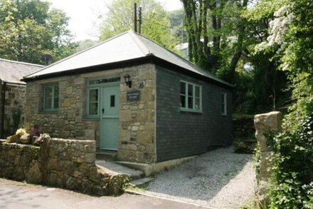 Nantewas Studio is a converted artists studio located on the outskirts of stunning Lamorna Cove