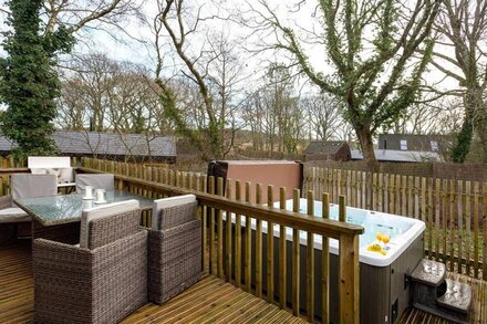 LODGE 3, family friendly, with hot tub in Corfe Castle