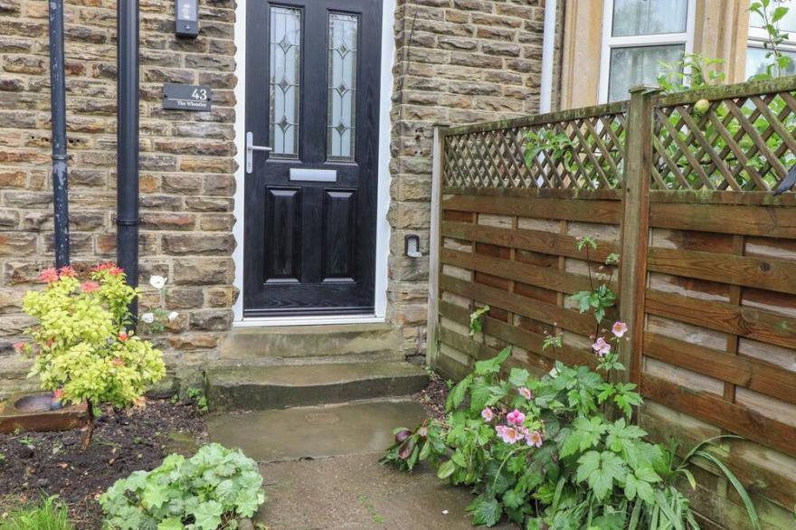 THE WHEATLEY, Pet Friendly, Character Holiday Cottage In Ilkley